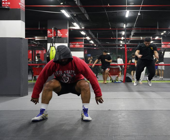 فنون الدفاع عن النفس في نادي الرياض القتالي (فرع الحمراء للرجال فقط)